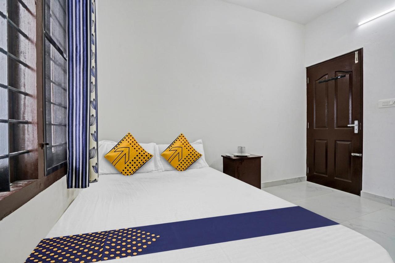 Spot On Blissful Villa Kochi Exterior foto